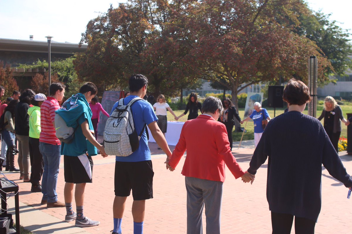 stan_state's tweet photo. 2 minutes of silence held in the Quad today -- we can have a powerful voice without words. #WeStandTogether for #UnityAndInclusion https://t.co/ZLHonrSQoL