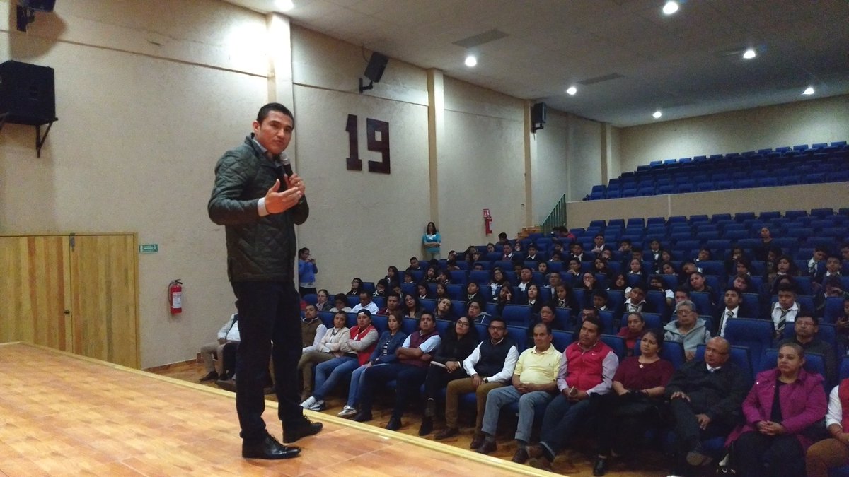 JP_Edomex's tweet photo. Estamos en #SanMartínDeLasPdes en una edición + de "Conoce a tu Representante" con @PacoRoblesB Presidente Municipio #ActitudTransformadora https://t.co/afclxjcUIo