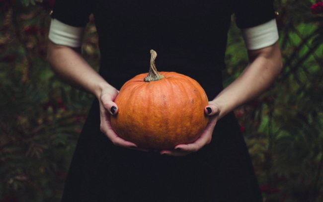 Spooky! 5 Horror-Themed Audiobooks By Female Authors To Get You Into The Halloween Spirit  buff.ly/2yyhLza