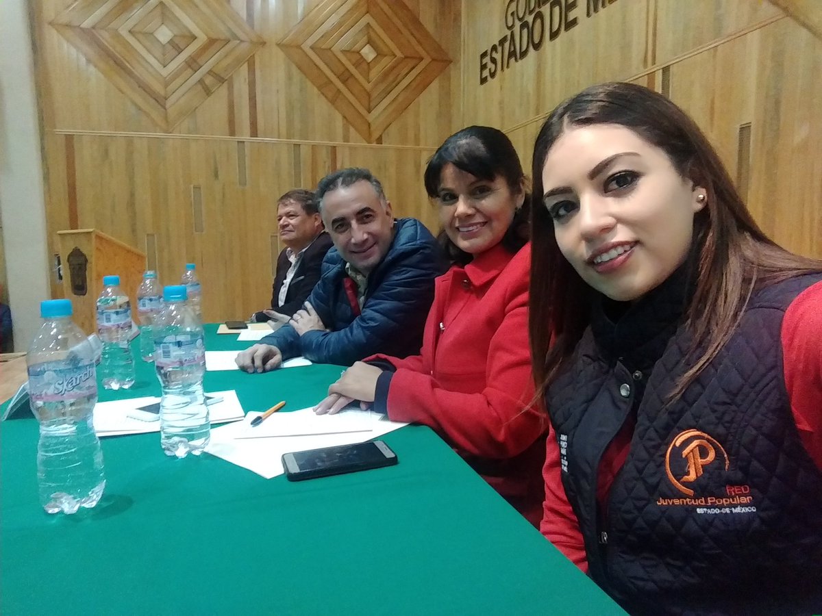JP_Edomex's tweet photo. Estamos en #SanMartínDeLasPdes en una edición + de "Conoce a tu Representante" con @PacoRoblesB Presidente Municipio #ActitudTransformadora https://t.co/afclxjcUIo