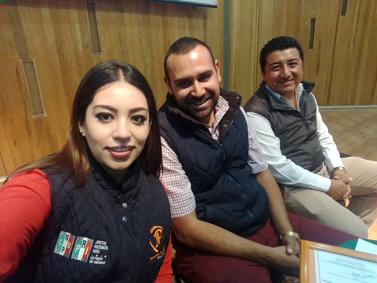 JP_Edomex's tweet photo. Estamos en #SanMartínDeLasPdes en una edición + de "Conoce a tu Representante" con @PacoRoblesB Presidente Municipio #ActitudTransformadora https://t.co/afclxjcUIo