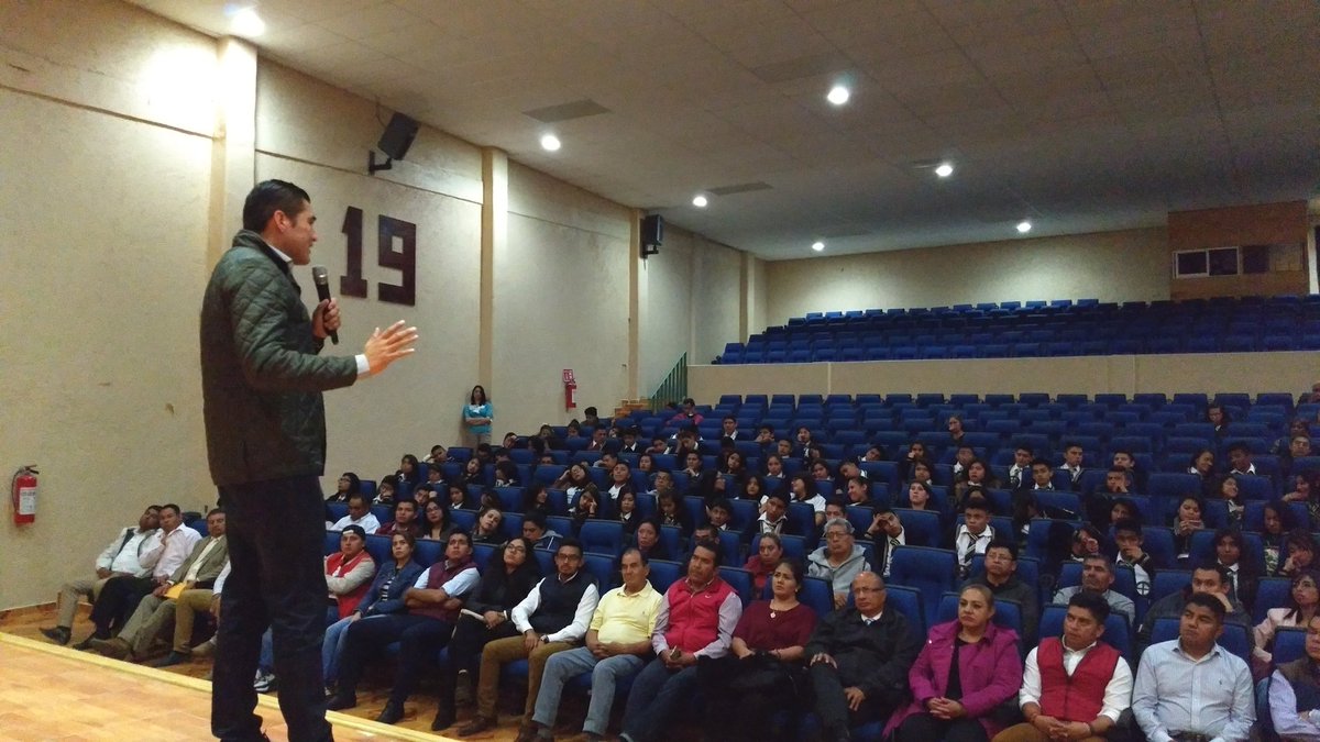 JP_Edomex's tweet photo. Estamos en #SanMartínDeLasPdes en una edición + de "Conoce a tu Representante" con @PacoRoblesB Presidente Municipio #ActitudTransformadora https://t.co/afclxjcUIo