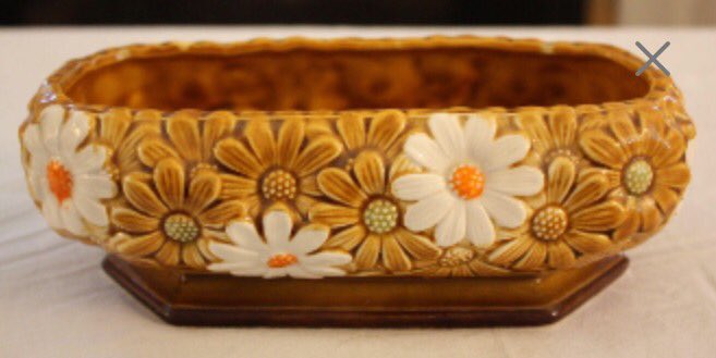 emmasattic98's tweet photo. https://t.co/S67RAACupP Inarco Ceramic Gold &amp; White Daisy Planter  #Etsy #Vintage #Ceramic #Planter #Inarco https://t.co/s5gP4Q1ZZy