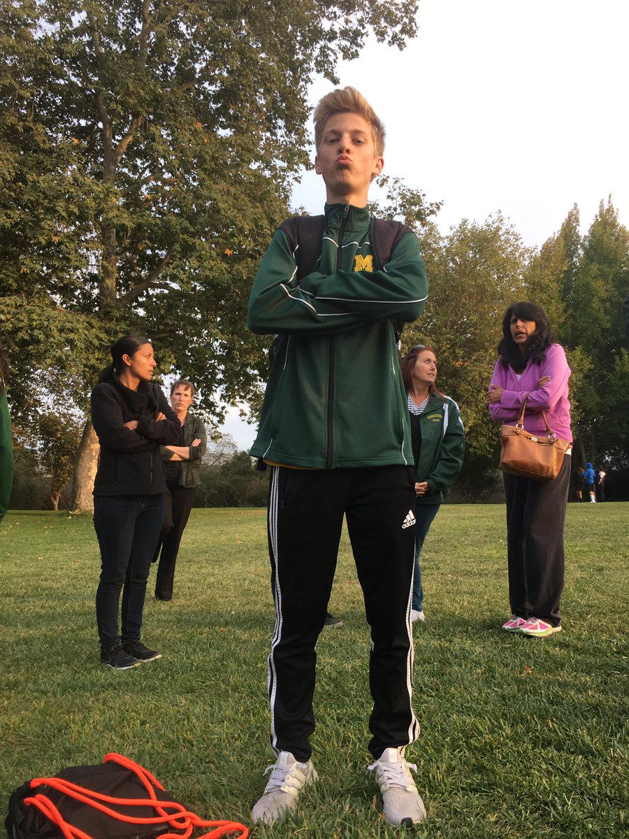 montereytrack's tweet photo. Isaac Gensel wins the boys varsity race with a time of 16:23 for 3 miles. #CCSBound #GoDores💛💚 https://t.co/P1sZ7uCUVJ