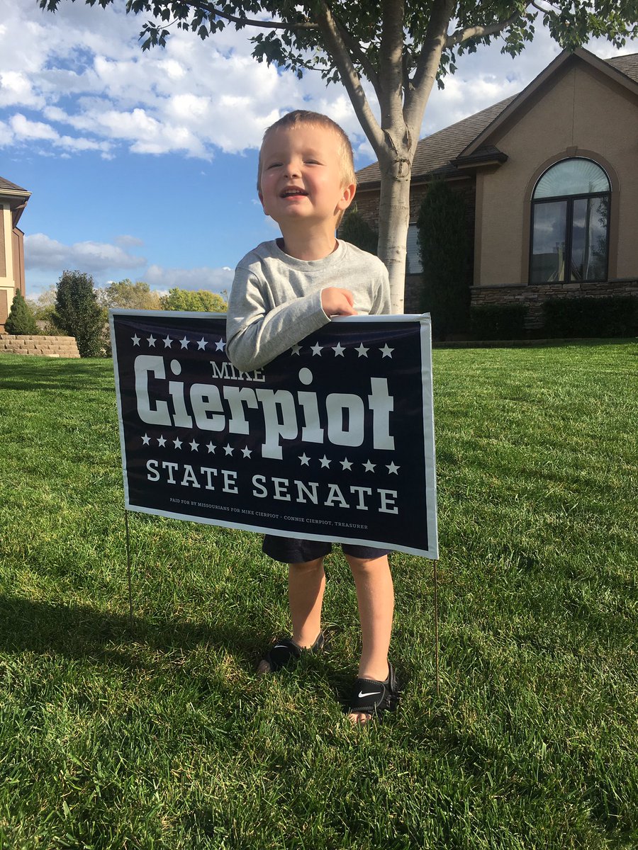 AmyBrown74's tweet photo. Willie loves his yard sign! You have his vote @MikeCierpiot ;) https://t.co/Fdo1DdAtvZ
