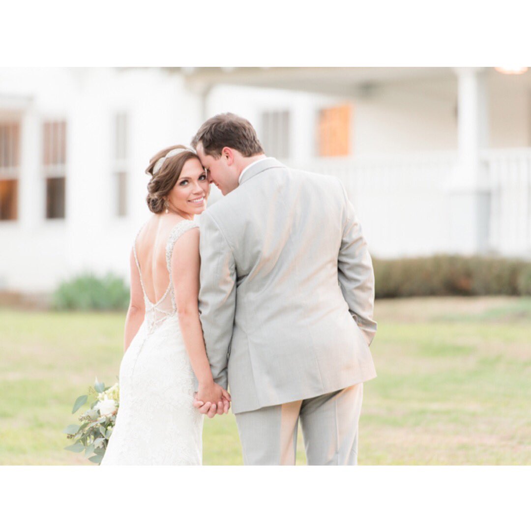 Amy + Nolan are on the blog! 📷 Eric &amp; Jamie Photography | 3.31.17 thesonnethouse.com/lavender-style… #weddingblog #weddingideas #wedding