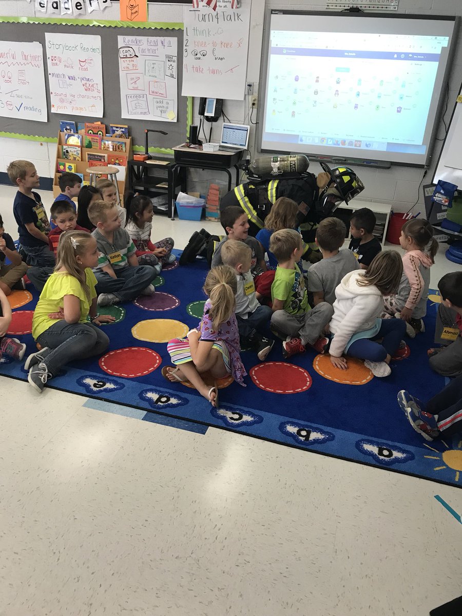 Schultz_KellyJ's tweet photo. Community building....thank you Franklin Firefighters for teaching us about Fire Safety! #PVPanthersLearn #prideFPS https://t.co/KQybtMkI7N