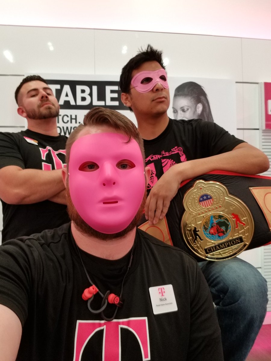ItsYaaBoyNick's tweet photo. #MagentaMan strikes again! @Honest_gAbe559 going the extra mile for his customer &amp; hooking them up with a Tablet! #KeepTheBelt @JohnLegere https://t.co/lvIhlmWj56