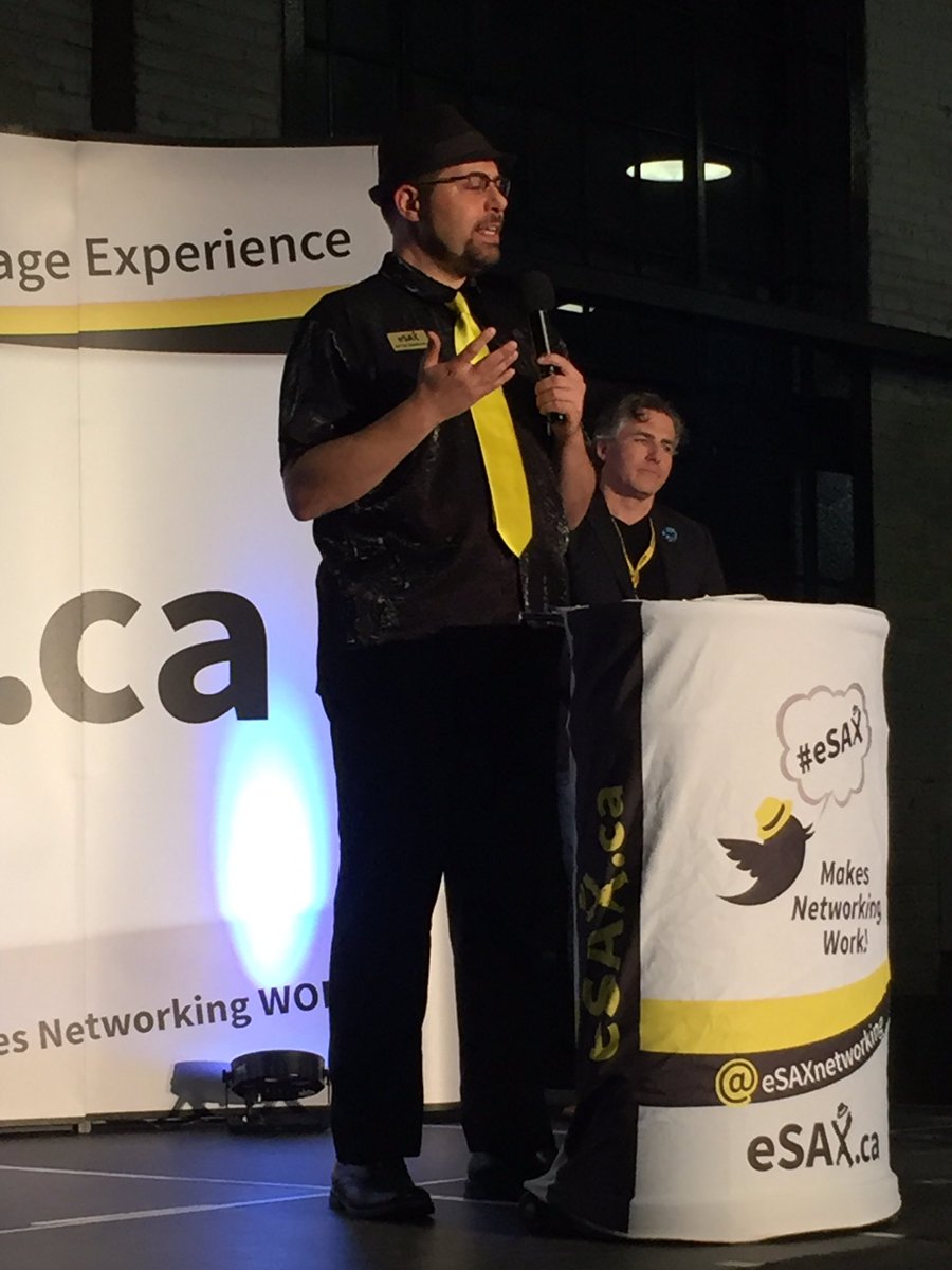 JennHagen1's tweet photo. @eSAXnetworking guru Jarrod Goldsmith speaking to the audience at mega #networking event #collaboration #bizwithoutborders https://t.co/K7oX7RrJcy