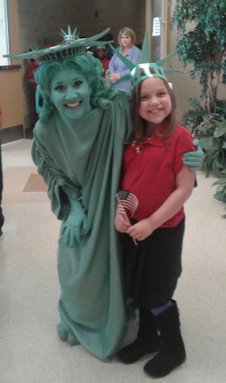 boothsharks's tweet photo. Booth 3rd Graders meet Lady Liberty to kick-start the @libertylearning "Super Citizen" program! https://t.co/5EQsp5RRrC