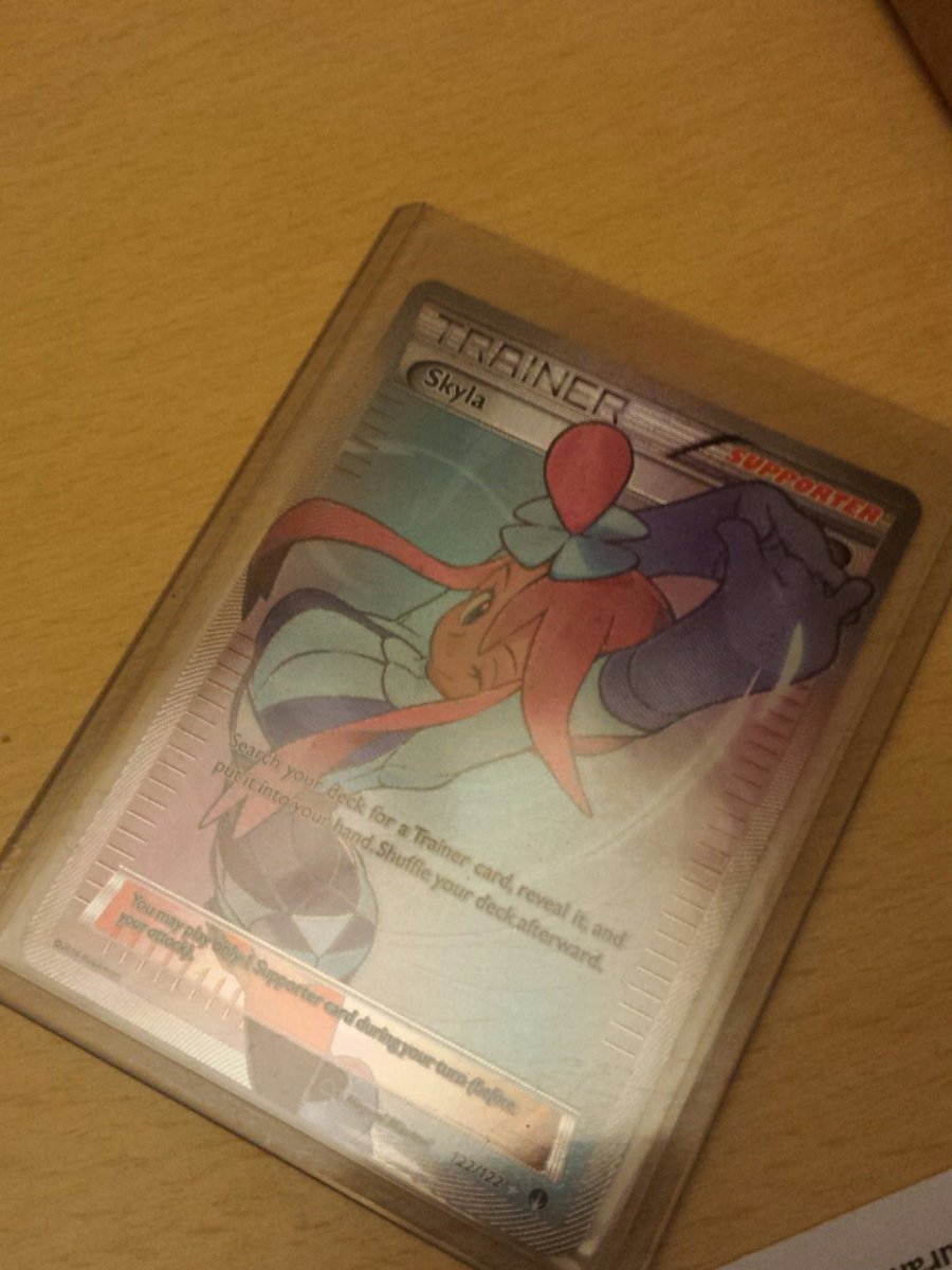 PaulleyPPup's tweet photo. Late night random pack #fullart #PokemonTCG https://t.co/x9MzE5ZUXm