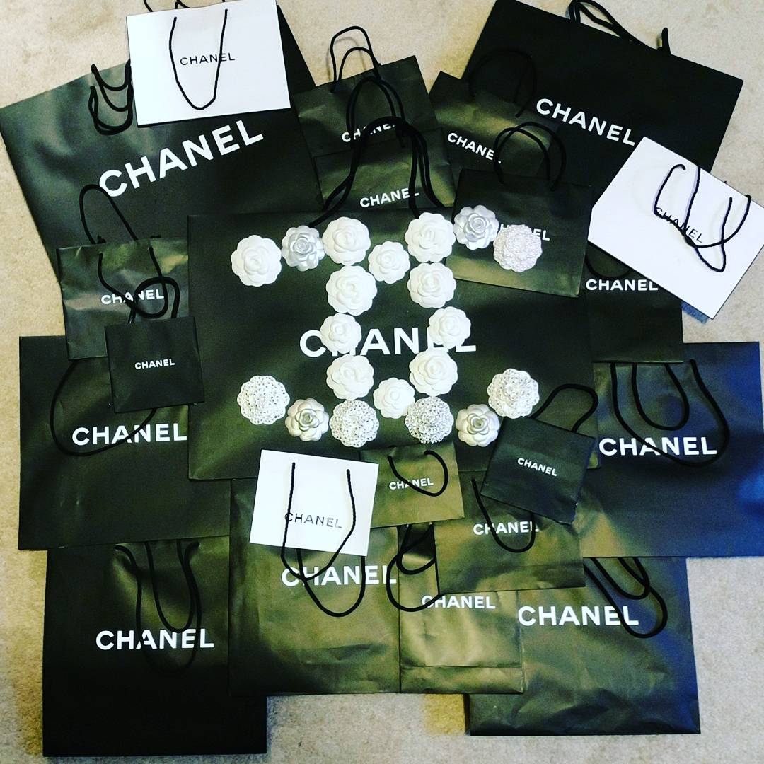 SunsetStudiosBH's tweet photo. #CHANELShoppingBagCollage @CHANEL thank you 4 all your fabuluxe gifts #accidentalartist #ShoppingAddict #puzzles FOR SALE call, DM, or email https://t.co/ug0h10Grkm
