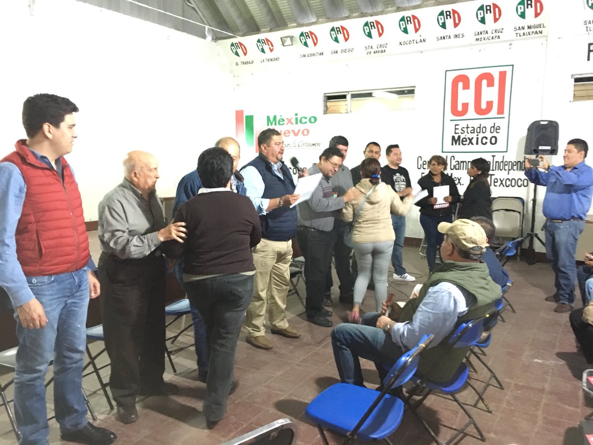 MadariagaConrad's tweet photo. #PRITexcoco iniciamos la entrega de reconocimientos a la militancia luchana que dio el triunfo a @alfredodelmazo #SomosPRI @ErnestoNemer https://t.co/xVfOw2rz7K