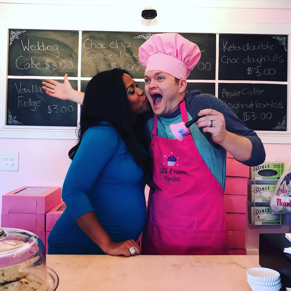 OverEasyShow's tweet photo. Always a great time on set with this awesome couple! #OverEasyShow #LetsCheckItOut #GoEatLocal https://t.co/acPrOSadaK