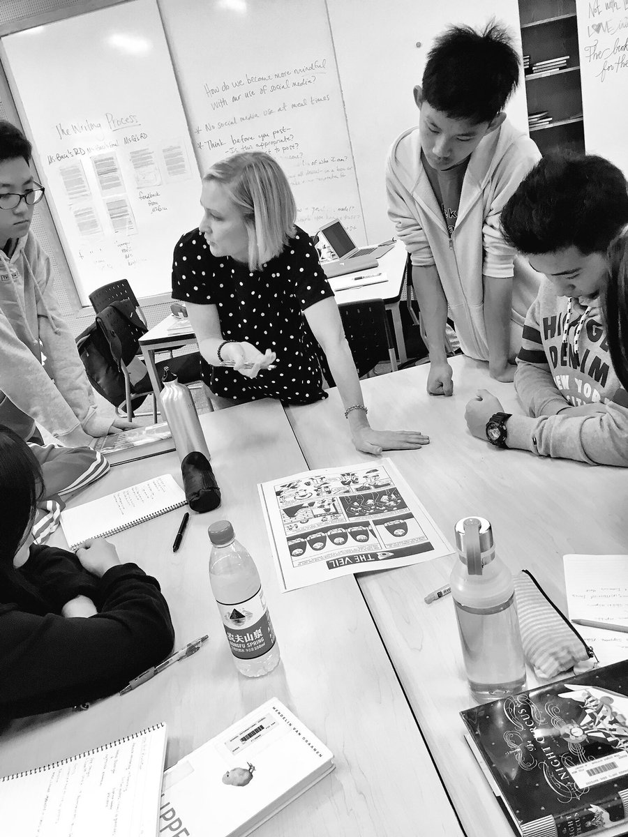 cecigomez_g's tweet image. #Persepolis by @Marji_Satrapi kicks off in G10 w @baci_abroad - #graphicnovels #thepowerofvisuals #sisstories #sisrocks #freedomforgirls