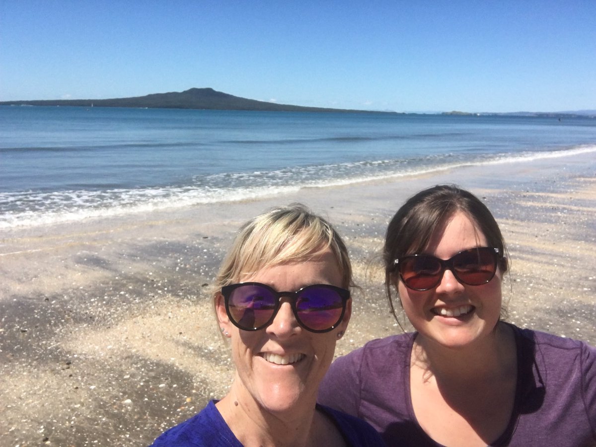 jolenehellund's tweet photo. Blessed to be able to walk along the beach at lunchtime #LoveWhatYouDo #WorkLifeBalance @salesappcentre @HotMustardComms https://t.co/QBLrAuo6lP