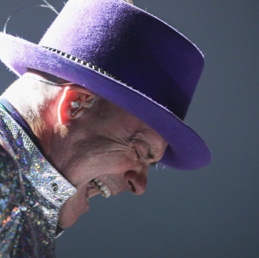 thatACCband's tweet photo. RIP. A Canadian icon, a legend, a beast in his time https://t.co/rP9hkkP5wL https://t.co/mx3RhZ2HQu
