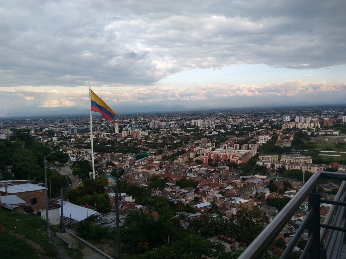 yeisson_medina9's tweet photo. #CaliSeVe desde Siloé. https://t.co/xQkWruwK6F