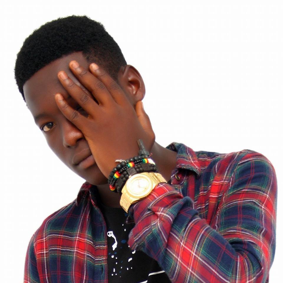 CodedFamily233's tweet photo. dont follow my foot step cos you dont now whit is my shoos 
#Coded_family_entertainment https://t.co/jg82NSCcFo