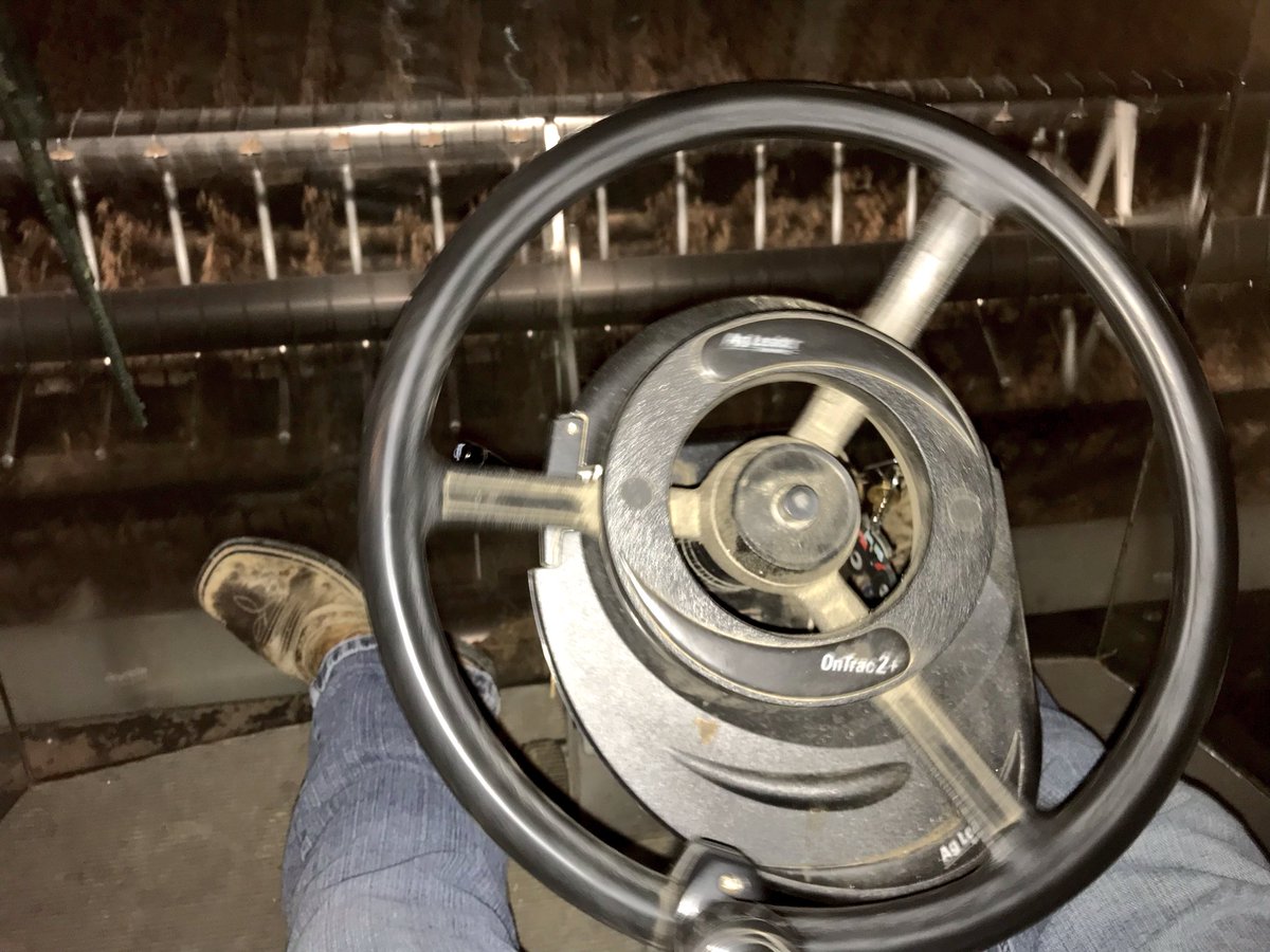 MoeChauvin's tweet photo. Especially ❤️ my #AgLeader #autosteer on the combine at night #couldnotlivewithout #OntAg #fromthefield #goodineverygrain #agmorethanever https://t.co/0k5nNM3WVs