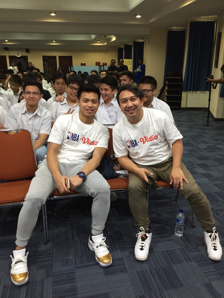 <a href="/smakanisius/">SMA KOLESE KANISIUS</a> <a href="/spurs/">San Antonio Spurs</a> <a href="/Timberwolves/">Minnesota Timberwolves</a> Sudah hadir <a href="/Prastawaa/">Andakara Prastawa</a> dan <a href="/augiefantinus/">augie fantinus</a> juga di SMA Kanisius untuk nobar #NBA #NBAonVidio goo.gl/P23cYr