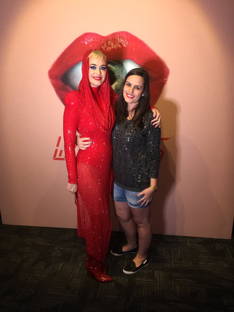 ana_claraps's tweet photo. THANK YOU FOR THE BEST NIGHT OF MY LIFE!!! I LOVE YOU SO SO SO MUCH!!!!! AAAAAAAAAAA @katyperry https://t.co/42rzkghxwP
