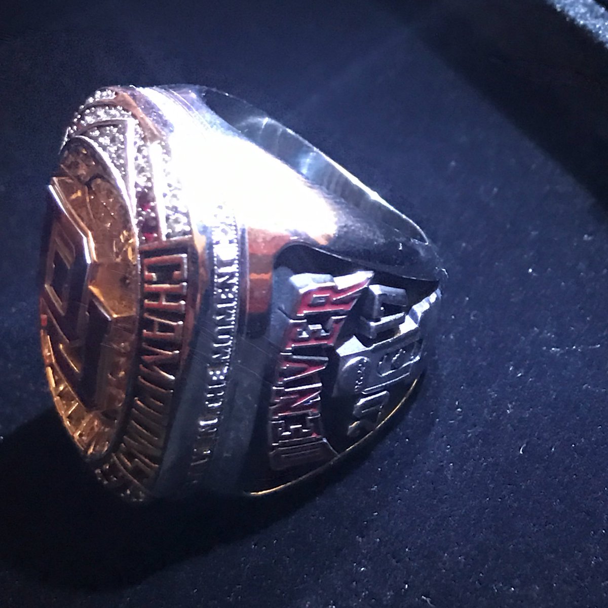 DU_Hockey's tweet photo. 😍😍😍 #DU1NATION https://t.co/T0fqnWrlKI