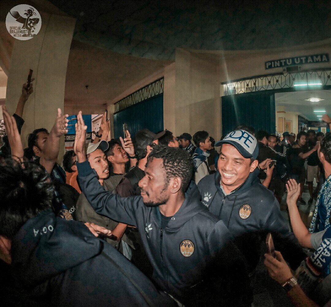 Brajamusti_YK's tweet photo. Terimakasih untuk kalian yang sudah menemani perjalanan tim @PSIMJOGJA dari awal sampai akhir, sampai jumpa di musim berikutnya #AYDK https://t.co/Y0RwNLfee1