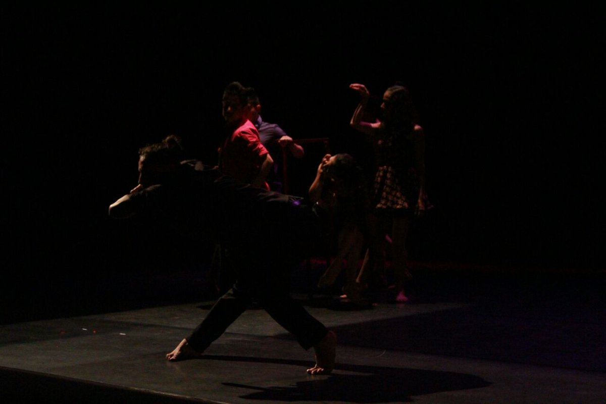 SECULTA_GobOax's tweet photo. Se presenta en el @Teatro_Juarez el espectáculo "Los nadie" con la Compañía de Danza Contemporánea como parte de la #MIDO2017.
#Oaxaca https://t.co/MdK4hC2Vjz