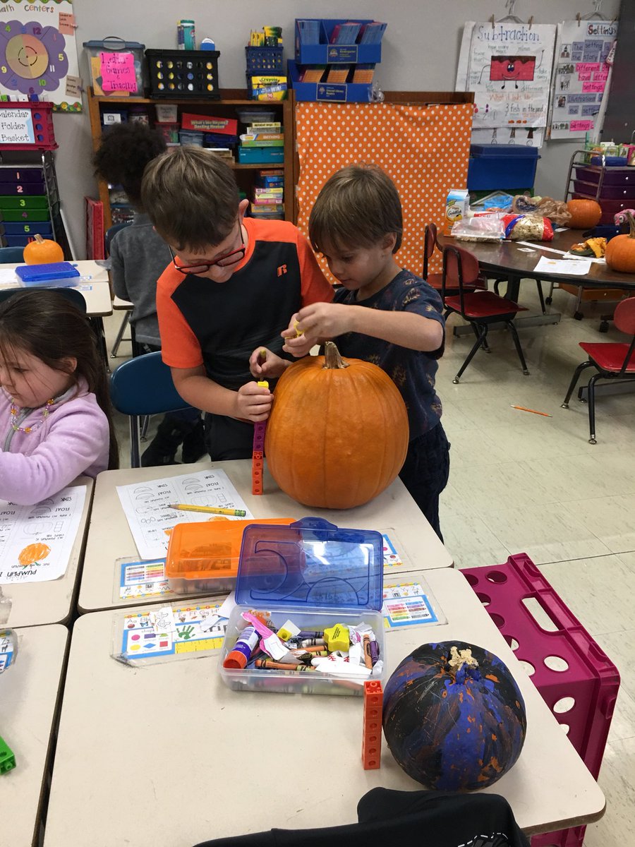 loriwarren74's tweet photo. My kindergarteners investigating and measuring pumpkins! https://t.co/jZtQ0GXuQB