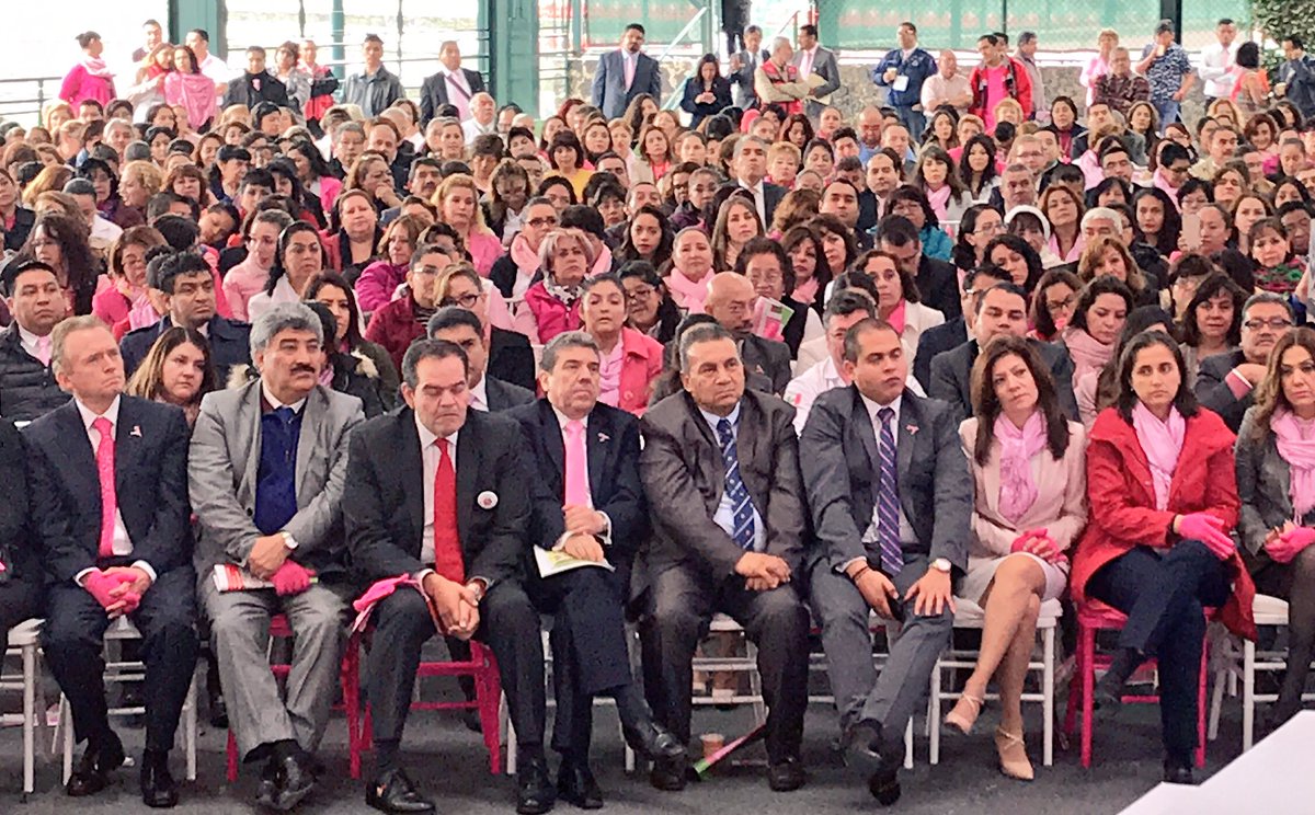 JoseNarroR's tweet photo. Unidas, todas las instituciones públicas del #SectorSalud y sus trabajadores, fomentamos la prevención del #CáncerDeMama. #GuantesRosas https://t.co/fzkxpzQNSP