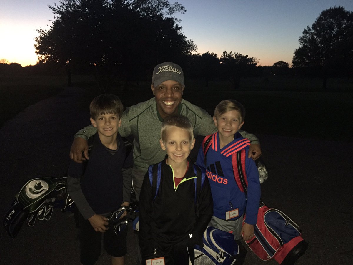 jdungey11's tweet photo. Last day of fall classes! #GolfTilDark #HelpKidsPlayGolf @firstteedetroit @TheFirstTee https://t.co/Ti7MvF8A5c