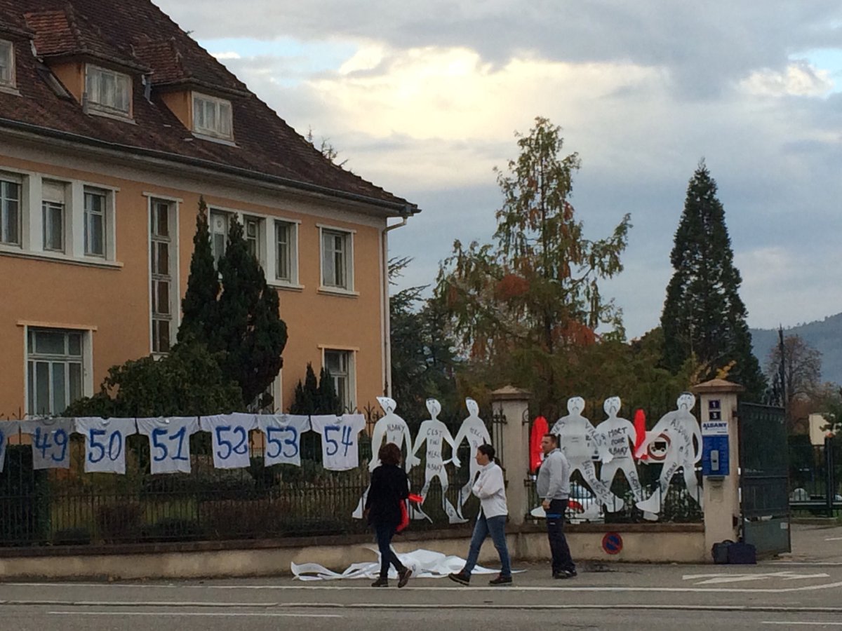 annesuply's tweet photo. Les syndicats se mobilisent devant l'entrée de l'entreprise #Albany de #selestat #loitravail #social @lalsace https://t.co/LOHIp5CEb5
