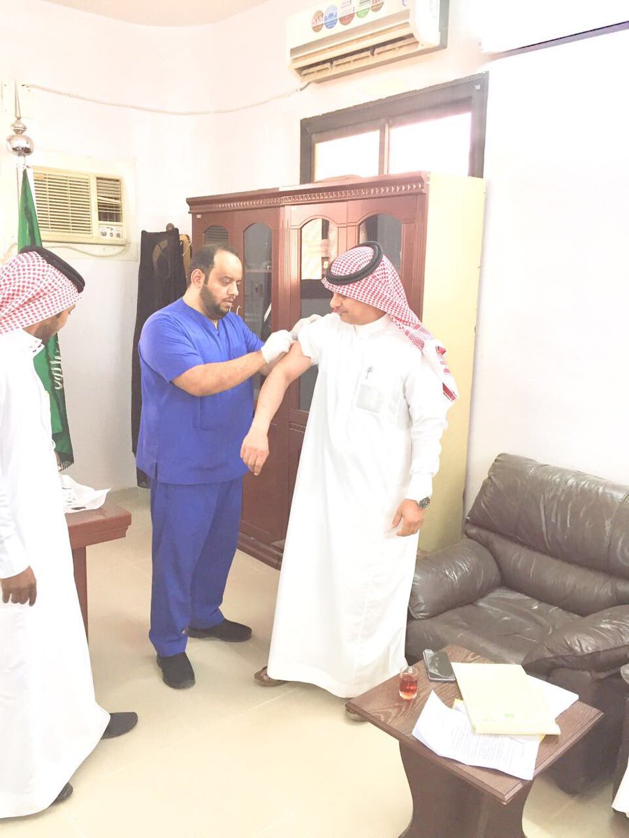 qassimhealth's tweet photo. صحة القصيم تفعل حملة للتطعيم ضد الانفلونزا الموسمية في المراكز الصحية والجهات الحكومية . https://t.co/WgdED56fNS