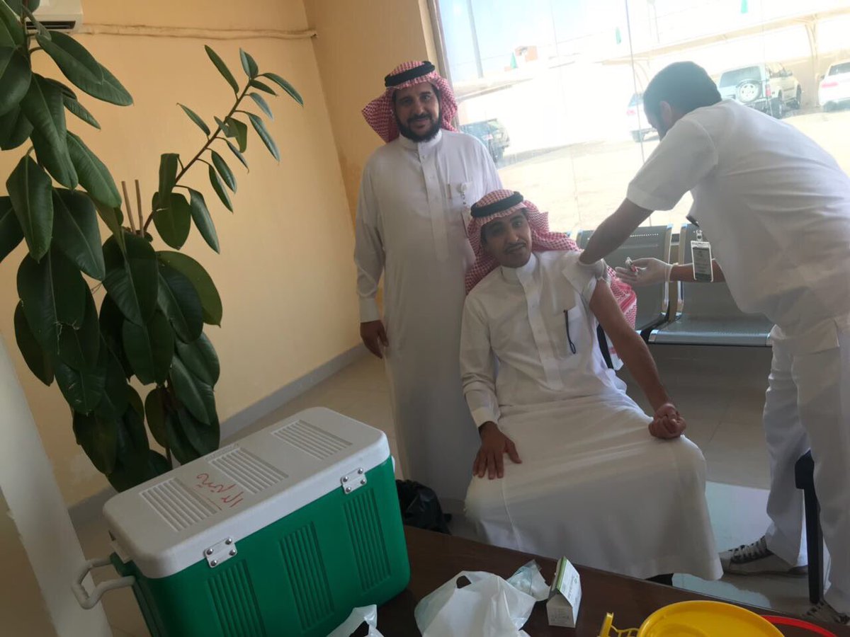qassimhealth's tweet photo. صحة القصيم تفعل حملة للتطعيم ضد الانفلونزا الموسمية في المراكز الصحية والجهات الحكومية . https://t.co/WgdED56fNS