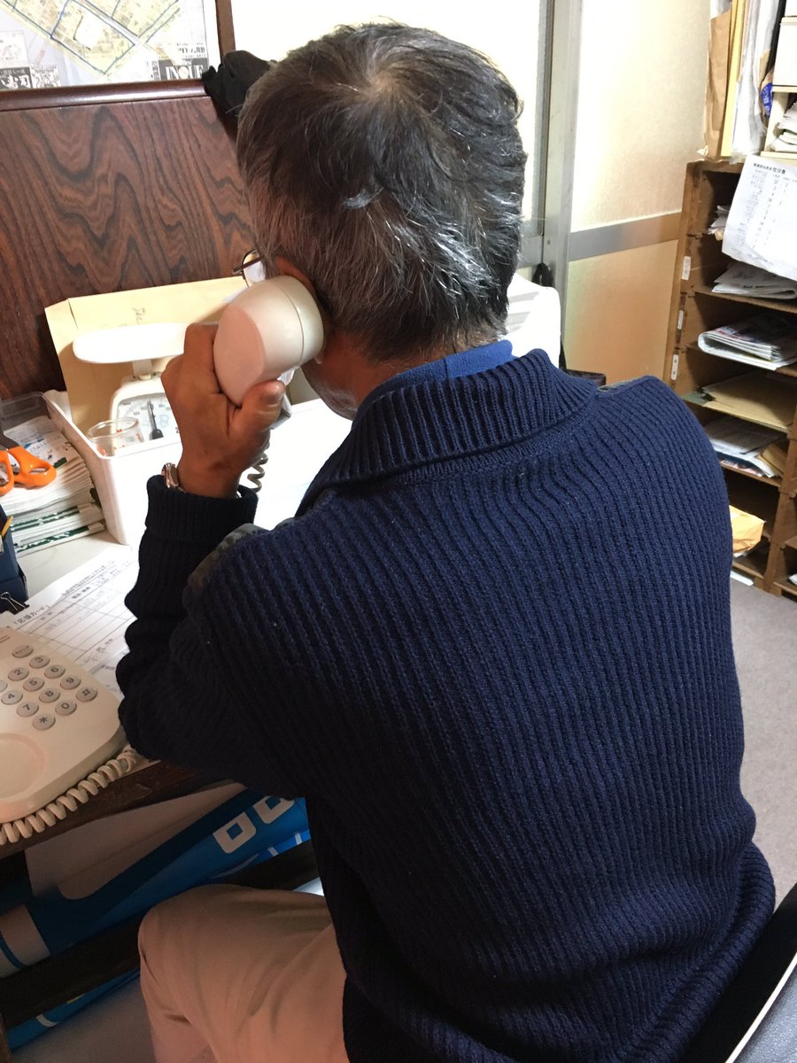 amasigi's tweet photo. 事務所に集まってみんなで電話作戦。テレビ見てて思うことないですか？と聞くと「いろいろあり過ぎて言われへんわ」との答え。別の方は「日曜雨降りそうやから、いまから行ってくるで。頑張ってや」と。電話が繋がったところは反応いいです😊
#ミナセン尼崎
#兵庫8区
#堀内照文
#比例は共産党 https://t.co/iADC57hMYL