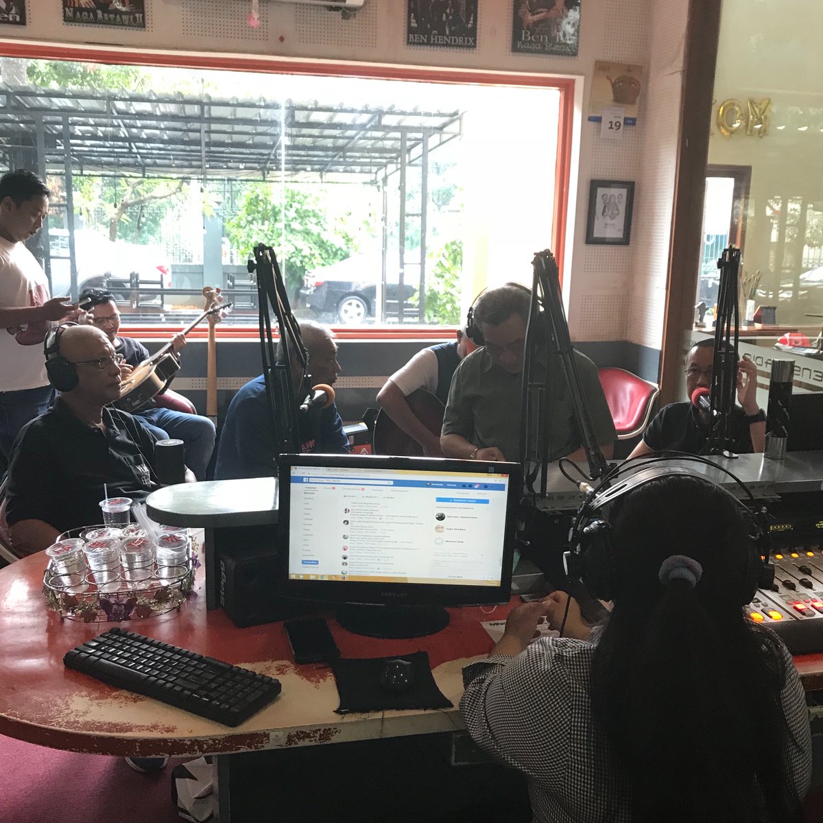 Cepet dengerin 106.2 FM Jakarta karna ada <a href="/ompsp/">OM PSP</a> di #pantunceplasceplos <a href="/BensRadio/">bensradio</a> ampe jem 3 coy....