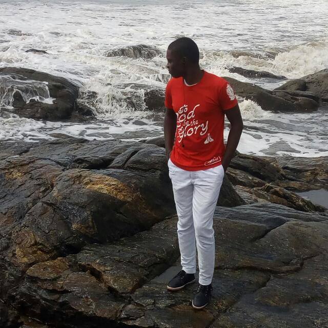 Beerus_BCBG's tweet photo. #Beerus...#ToGodBeTheGlory...#StreetWear...#StreetClothes...#BeFashion...#BeSwagg...#BeRelax...#UrbanMood...#DressedByBeerus👓👕🇨🇲💯
♚B.C.B.G♚ https://t.co/kh5HWhkWum