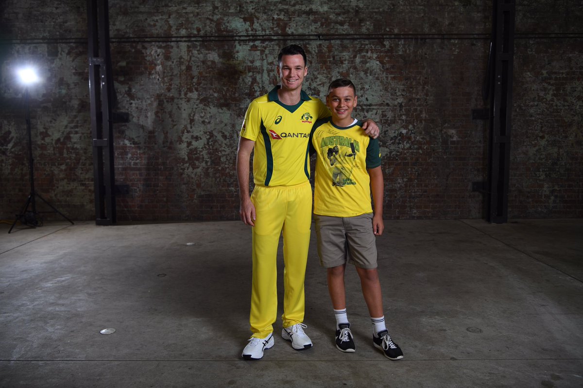 cemediaAU's tweet photo. Please pass onto your boy @keighranm ... Thanks ✌️we loved having you @ASICSaustralia 🏏🇦🇺 kit launch ( 📷@nthnhpkns ) #imoveAustralia https://t.co/xKQuZkx8wi