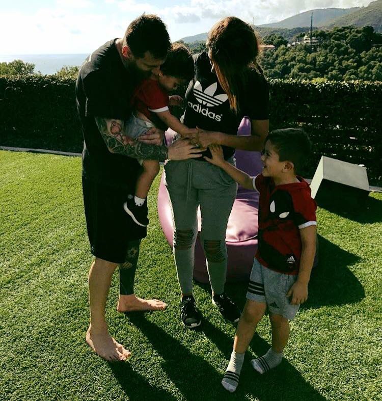 Ahmedzboby1's tweet photo. #Messi #FamiliaEscarlata https://t.co/v5tt4xcNWb