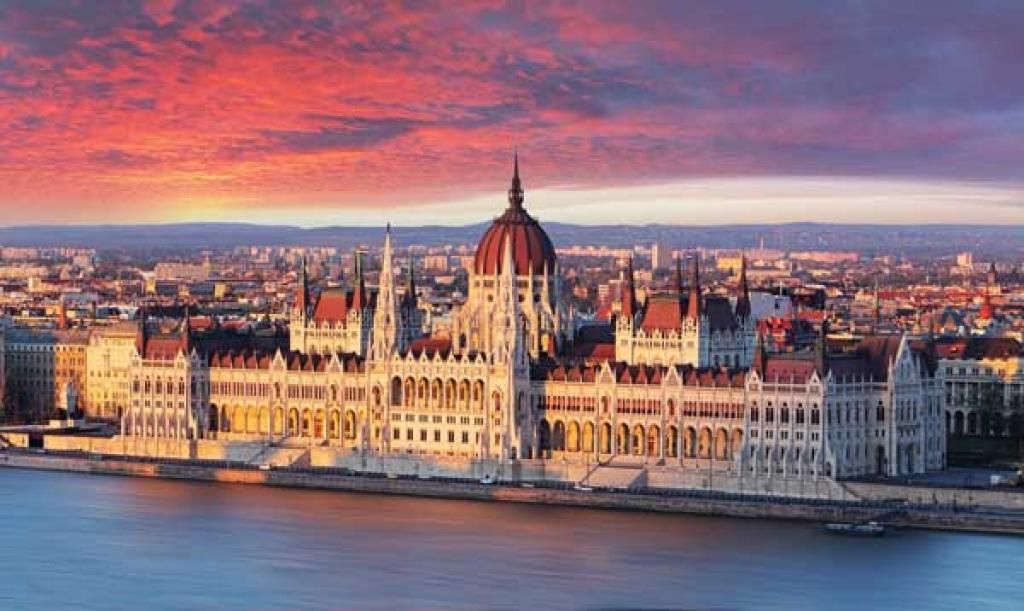 neonroom's tweet photo. Planning Your #Backpacking Trip through Europe - a Few Tips and Must-see Cities by @luxganzon #Travel https://t.co/hDFxQePAoo https://t.co/1zZ5qvIlr7