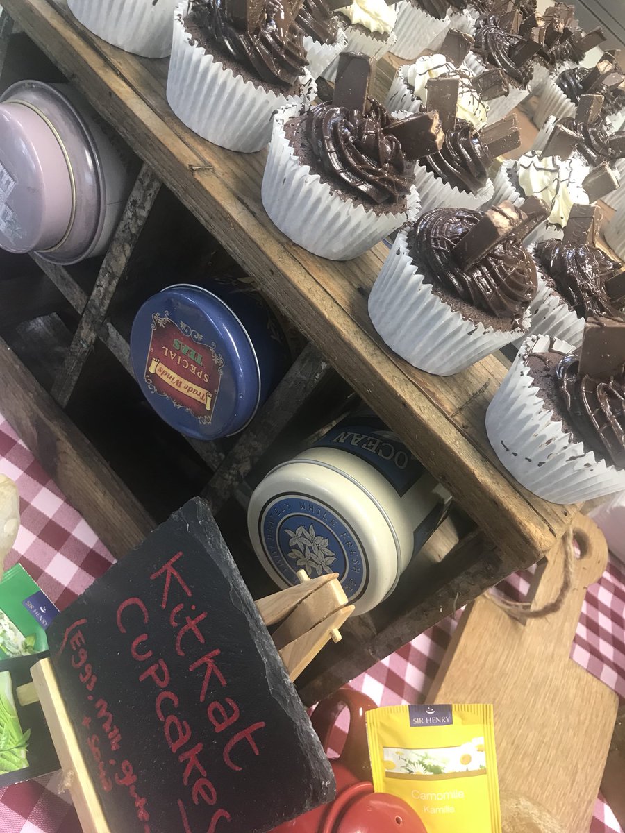 ian_wright1's tweet photo. Few pictures from this week @EBCollegeLife @rharte31 @RachaelClarke19 @DamianBlake4 @ChrisHamper3 @smowenHH @stubrowner8 @HolroydHowe https://t.co/IJxMdouNyM