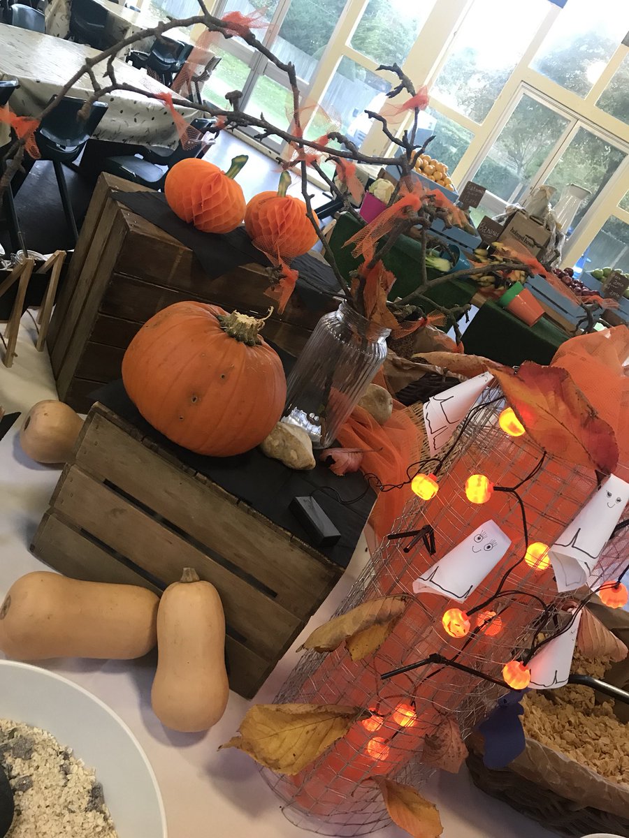 ian_wright1's tweet photo. Few pictures from this week @EBCollegeLife @rharte31 @RachaelClarke19 @DamianBlake4 @ChrisHamper3 @smowenHH @stubrowner8 @HolroydHowe https://t.co/IJxMdouNyM
