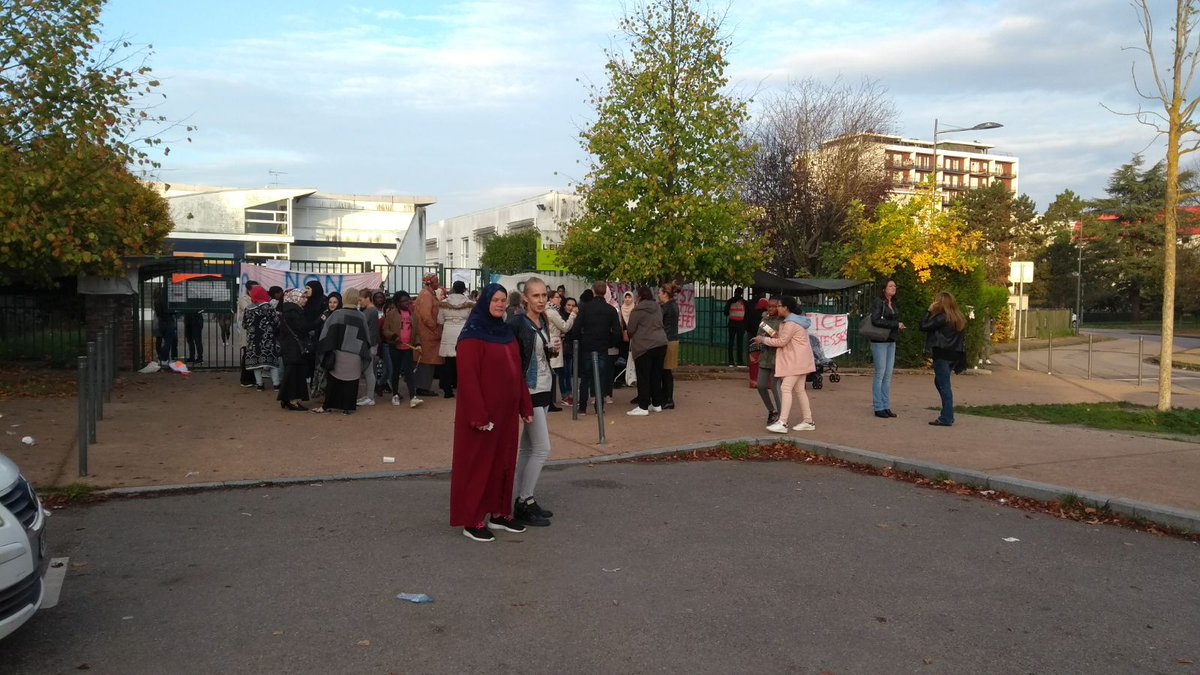Collège bloqué pour le 4e jour consécutif. À quand une réaction de <a href="/DepartementEure/">John Miller</a> et <a href="/VilleEvreux/">Ville d'Evreux</a> ?
