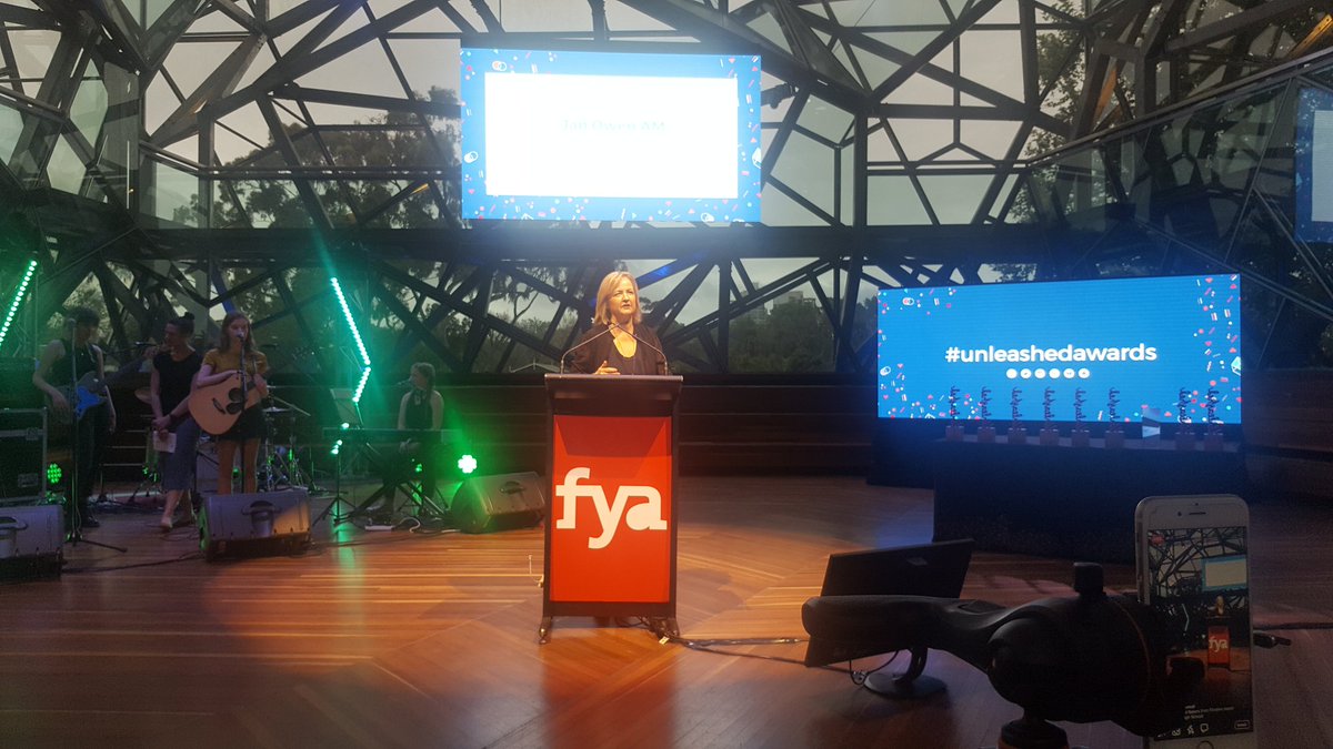 _shonamc_'s tweet image. FYA CEO @JanOwenAM kicking off #UnleashedAwards 2017!!