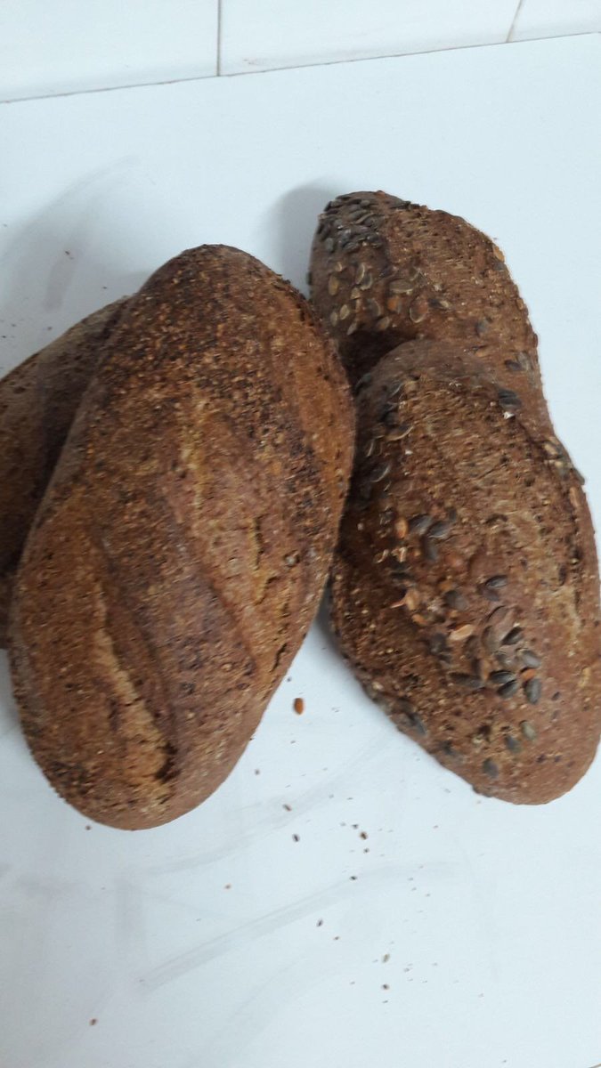 APanTradicional's tweet photo. Nueva hornada de Pan Tradicional Granadino, esta vez de Panadería Gerardo de Orgiva. Pan alemán, de cañamo, Centeno y con harina de castañas https://t.co/OQYrr8M3zu