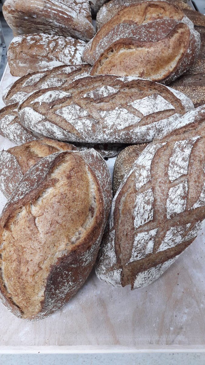 APanTradicional's tweet photo. Nueva hornada de Pan Tradicional Granadino, esta vez de Panadería Gerardo de Orgiva. Pan alemán, de cañamo, Centeno y con harina de castañas https://t.co/OQYrr8M3zu
