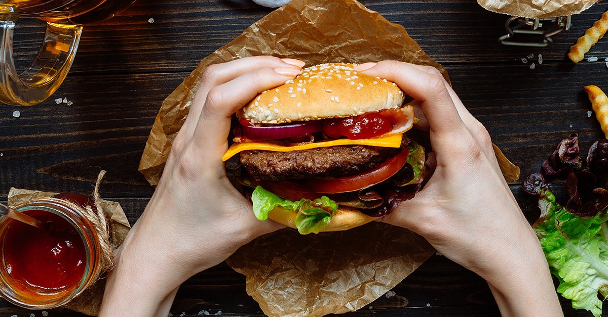 RTWExpert's tweet photo. Our Experts reveal where to find the world's best burgers... https://t.co/ClU9zKQBkY https://t.co/gX4hWWxsOm
