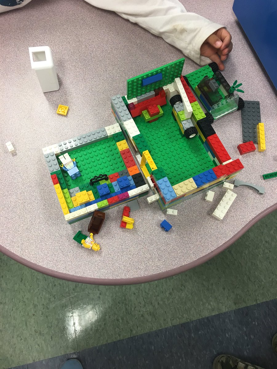 syfaiza8's tweet photo. LEGO Creation @PLASP_CCS https://t.co/TdRekaZR03