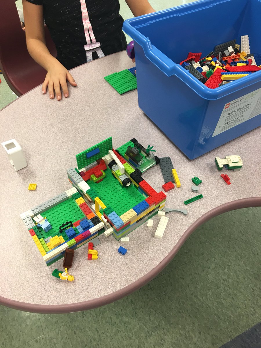 syfaiza8's tweet photo. LEGO Creation @PLASP_CCS https://t.co/TdRekaZR03